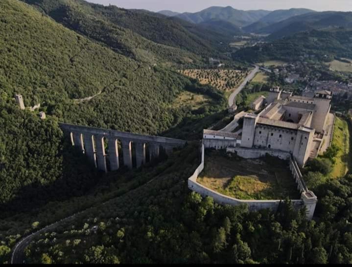 Apartmán Sotto I Tetti Del Borgo Spoleto Exteriér fotografie