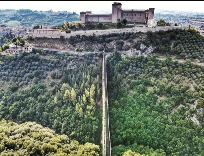 Apartmán Sotto I Tetti Del Borgo Spoleto Exteriér fotografie
